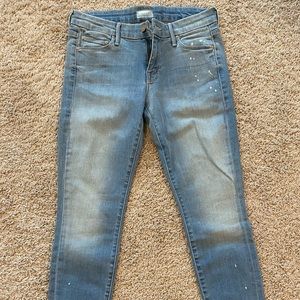 Unworn blue jeans from the brand Mother in size 28